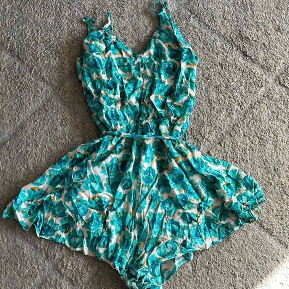 Blue floral romper - Picture 3 of 3